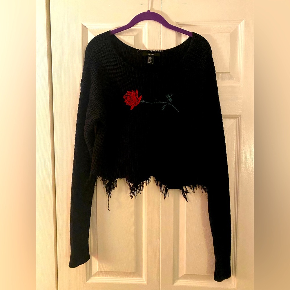🖤🌹Never Worn- Forever 21 Women’s Black Distressed/Cropped Sweater🌹🖤